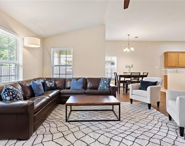 3912 Links Ln - Photo Thumbnail 16