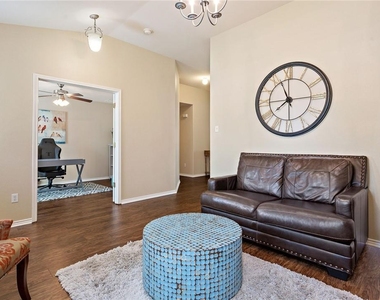 3912 Links Ln - Photo Thumbnail 8