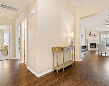3912 Links Ln - Photo Thumbnail 13