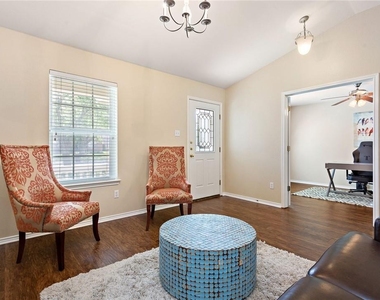 3912 Links Ln - Photo Thumbnail 9