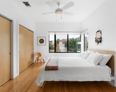 5725 Toscana Ave - Photo Thumbnail 2