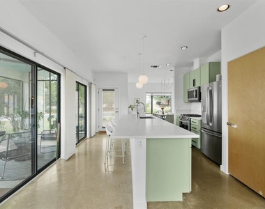 5725 Toscana Ave - Photo Thumbnail 7