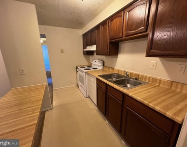 1001 Heather Ridge Drive - Photo Thumbnail 4