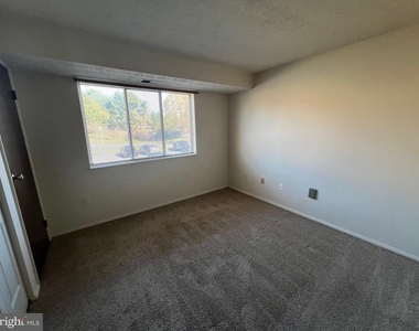 1001 Heather Ridge Drive - Photo Thumbnail 7