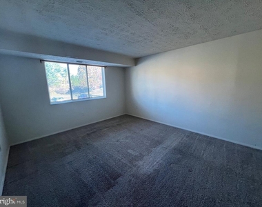 1001 Heather Ridge Drive - Photo Thumbnail 6
