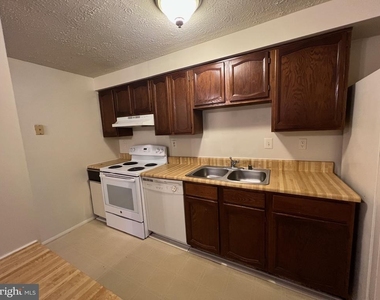 1001 Heather Ridge Drive - Photo Thumbnail 5