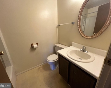 1001 Heather Ridge Drive - Photo Thumbnail 8