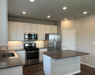 424 San Gabriel River Rd - Photo Thumbnail 4