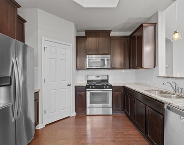7709 Menchaca Rd - Photo Thumbnail 7