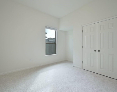 6725 Denia Dr - Photo Thumbnail 18