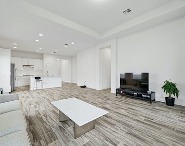 6725 Denia Dr - Photo Thumbnail 12
