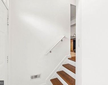 3820 Rolling Way - Photo Thumbnail 5
