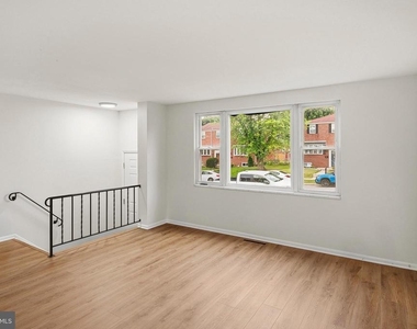 926 Regina Drive - Photo Thumbnail 2