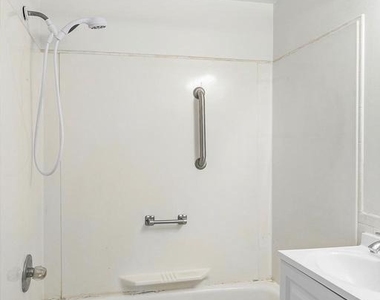 926 Regina Drive - Photo Thumbnail 15