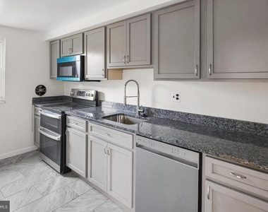 926 Regina Drive - Photo Thumbnail 7