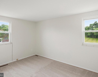 926 Regina Drive - Photo Thumbnail 17