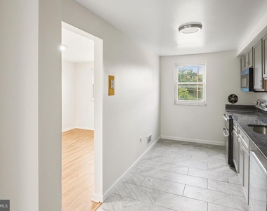 926 Regina Drive - Photo Thumbnail 9