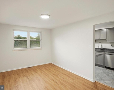 926 Regina Drive - Photo Thumbnail 5