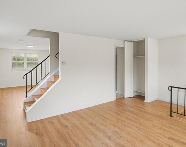 926 Regina Drive - Photo Thumbnail 4