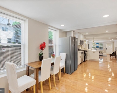 1102-b Carroll Street - Photo Thumbnail 12