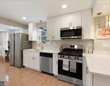 1102-b Carroll Street - Photo Thumbnail 8