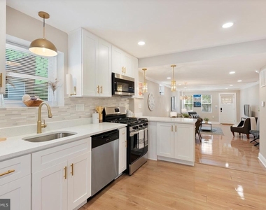 1102-b Carroll Street - Photo Thumbnail 10