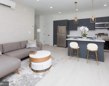 520 S Caroline Street - Photo Thumbnail 3