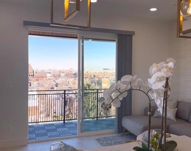520 S Caroline Street - Photo Thumbnail 2