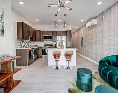 421 S Broadway - Photo Thumbnail 5