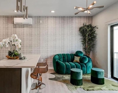 421 S Broadway - Photo Thumbnail 7