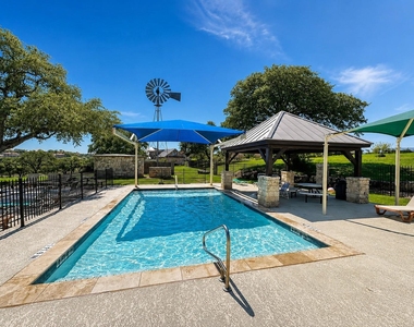 365 Warbler Dr - Photo Thumbnail 27