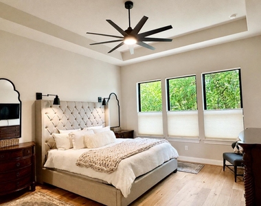 365 Warbler Dr - Photo Thumbnail 4