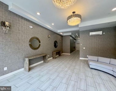 601 S Broadway - Photo Thumbnail 12