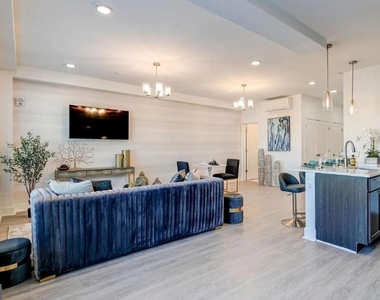 601 S Broadway - Photo Thumbnail 6