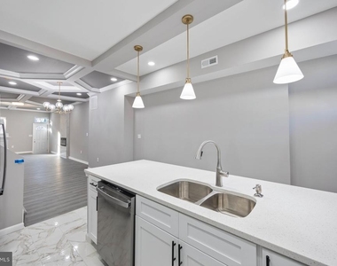 723 N Luzerne Avenue - Photo Thumbnail 13