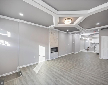 723 N Luzerne Avenue - Photo Thumbnail 3