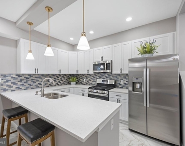 723 N Luzerne Avenue - Photo Thumbnail 10