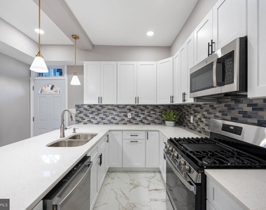 723 N Luzerne Avenue - Photo Thumbnail 12