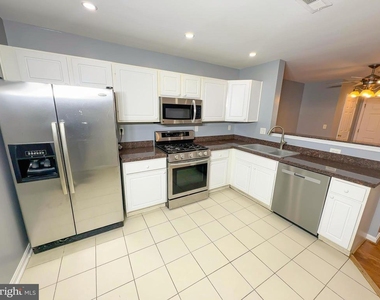 1632 Briarview Court - Photo Thumbnail 5
