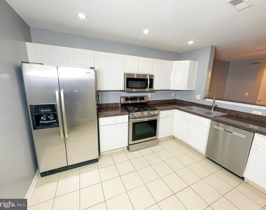 1632 Briarview Court - Photo Thumbnail 6