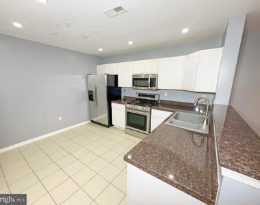 1632 Briarview Court - Photo Thumbnail 7