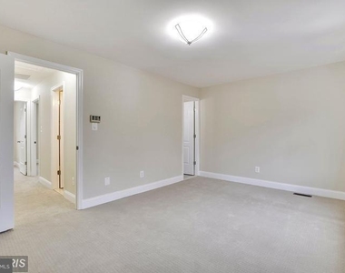 2050 Forest Hill Lane - Photo Thumbnail 8