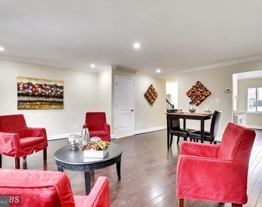 2050 Forest Hill Lane - Photo Thumbnail 2