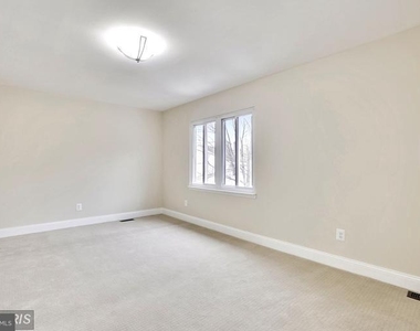 2050 Forest Hill Lane - Photo Thumbnail 7