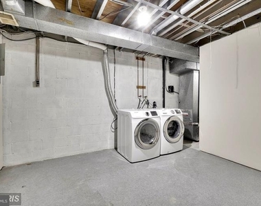 2050 Forest Hill Lane - Photo Thumbnail 17