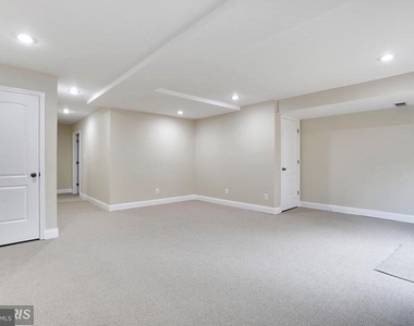 2050 Forest Hill Lane - Photo Thumbnail 16