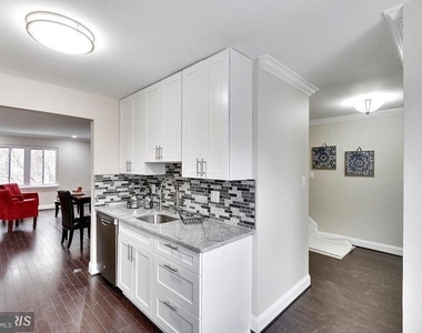 2050 Forest Hill Lane - Photo Thumbnail 6