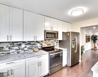 2050 Forest Hill Lane - Photo Thumbnail 5