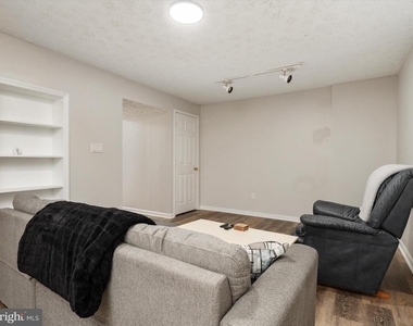 2139 Commissary Circle - Photo Thumbnail 34