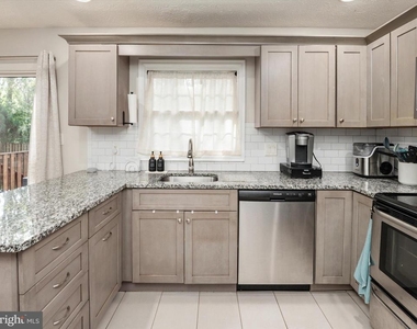 2139 Commissary Circle - Photo Thumbnail 16